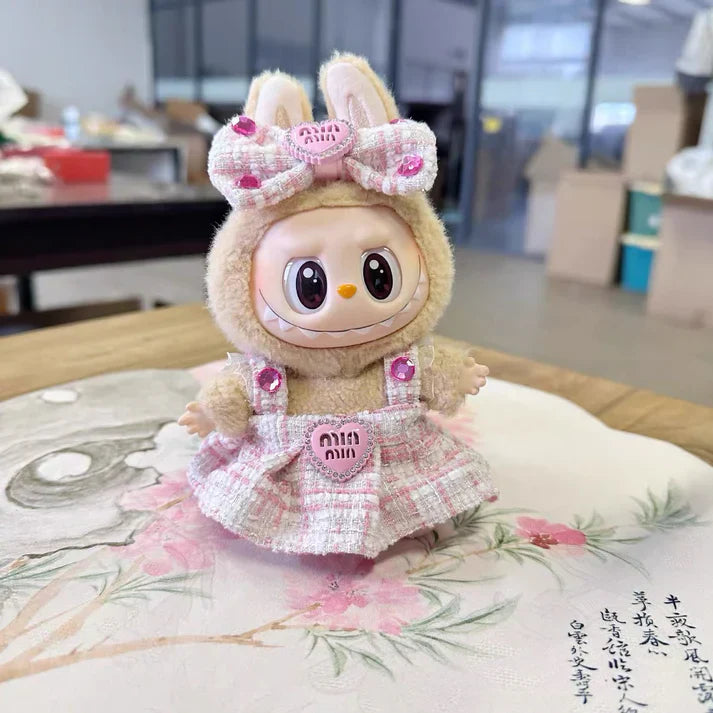 LabubuMania – Outfit MM Pink (Labubu incluso)