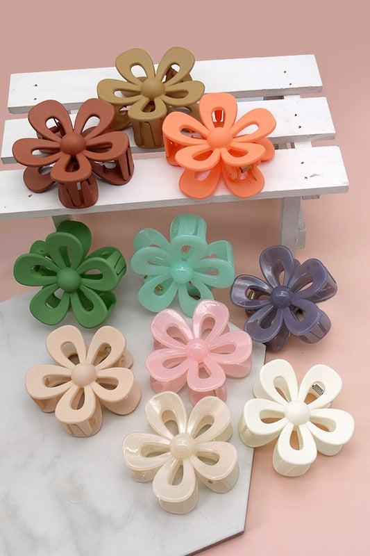 The Trendy Floral Hair Clip